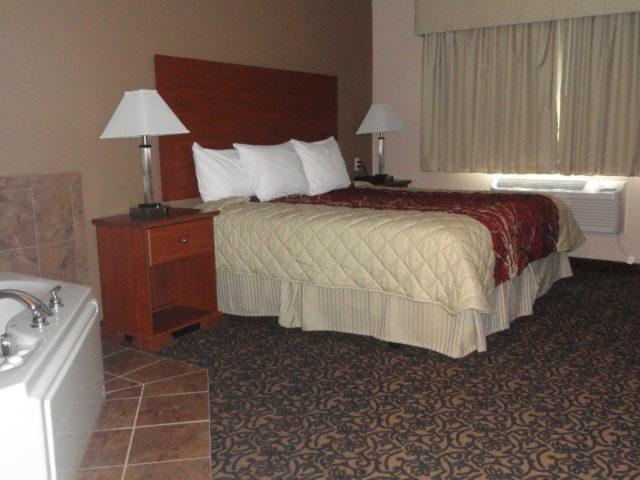 Canby Inn And Suites Exterior photo