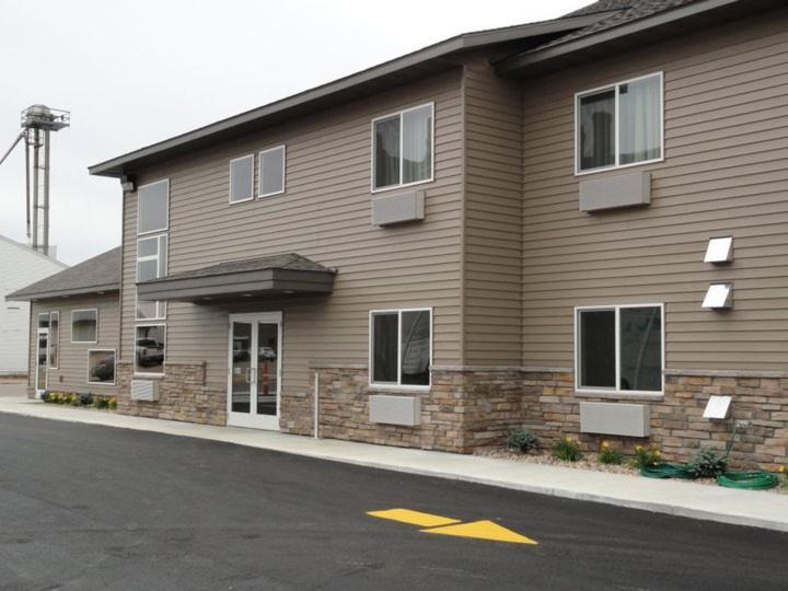 Canby Inn And Suites Exterior photo